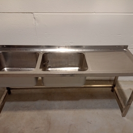 s/s sink with 2 tanks left